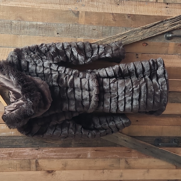 Faux fur winter jacket - Picture 2 of 4